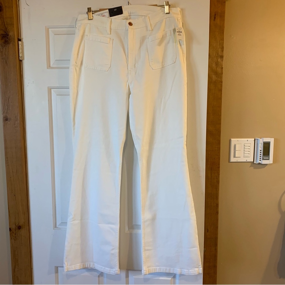 Women's GAP 70s High Rise Flare, White, sz 33 
/16
